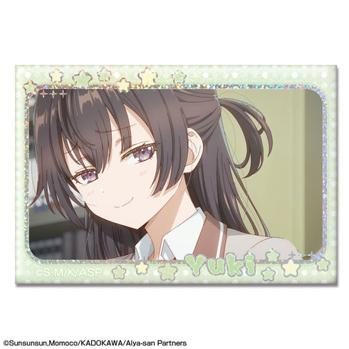 『時々ボソッとロシア語でデレる隣のアーリャさん』ホログラム缶バッジ デザイン17(有希/D)【202509再販】